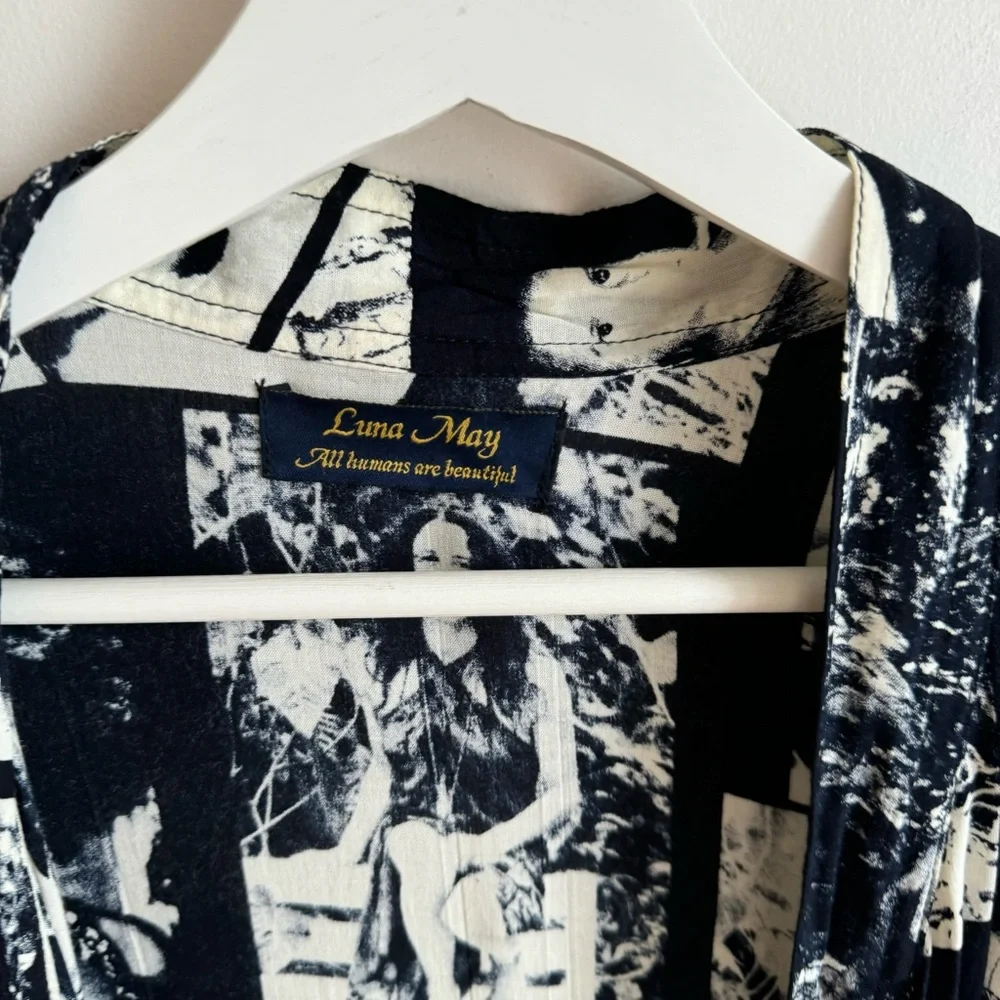Black and White Graphic Kimono Luna May Belted 100% Rayon Costa Rica Design - Picture 3 of 9